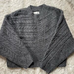 Abercrombie and Fitch Cropped Grey Cableknit Sweater. Xs
